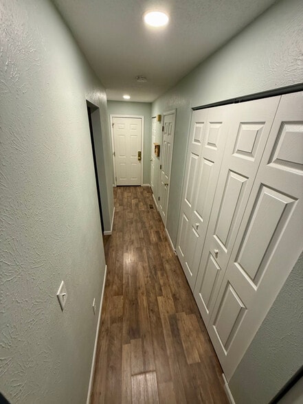 Building Photo - 2759 Pin Oak Dr