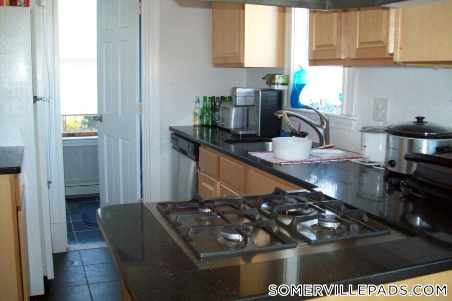 Building Photo - 335 Beacon St