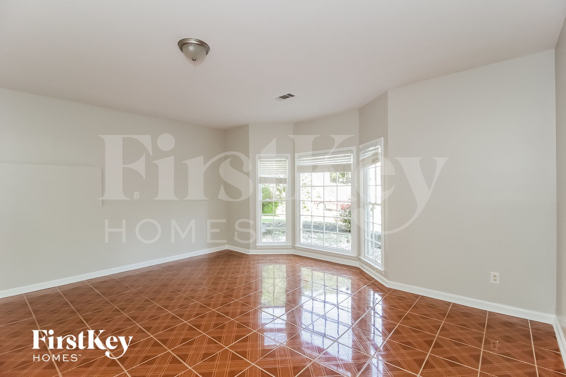 Building Photo - 224 Tennis Ct Ln