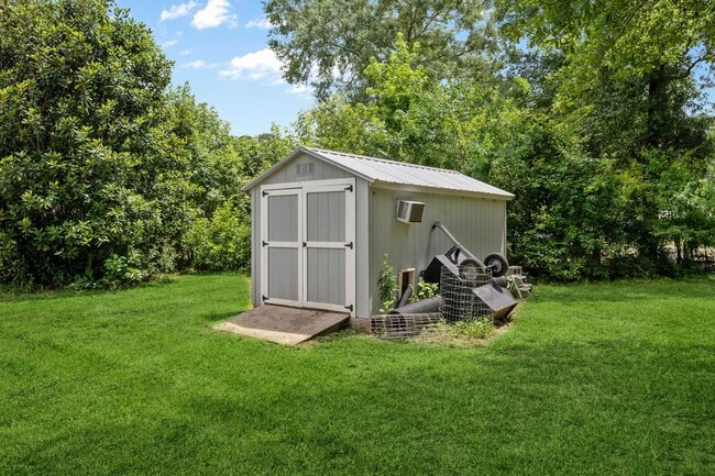 Building Photo - 376 Jill St