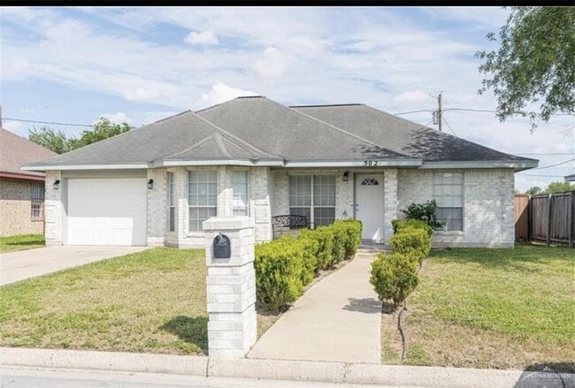 Primary Photo - 9 Golden Dr