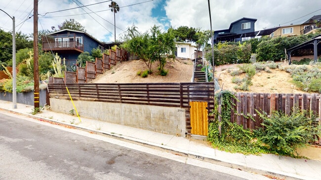 Building Photo - 2850 Chadwick Cir