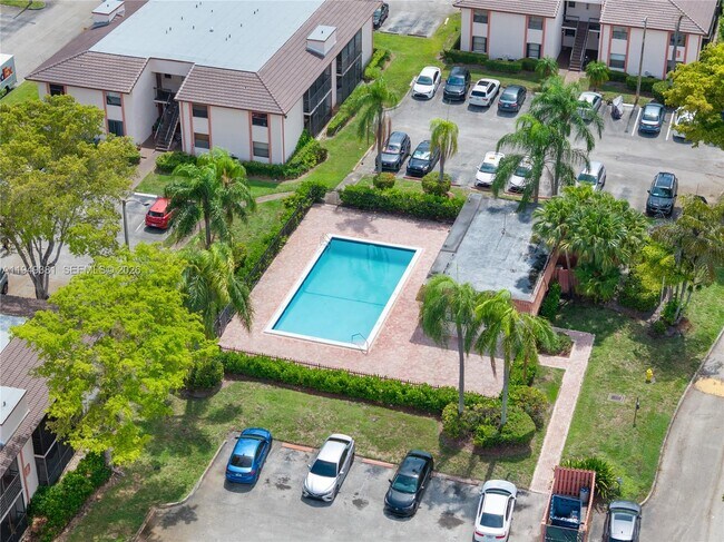 Building Photo - 20905 NE 8th Ct