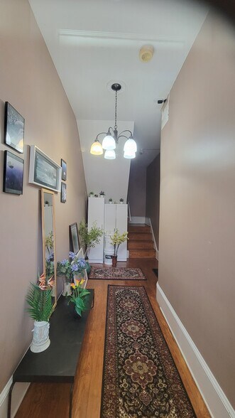 Building Entrance - 1745 Kilbourne Pl NW