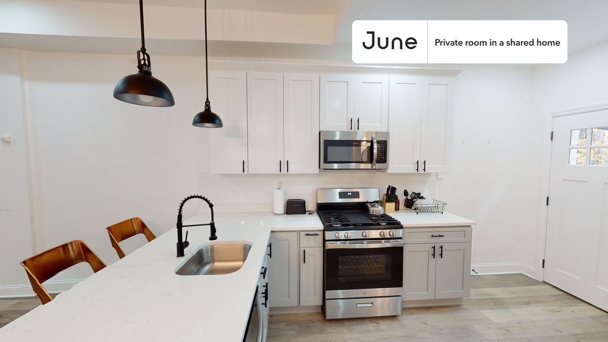 Building Photo - Room in Shared 5 bed/3.5 bath home in Upper Central NE