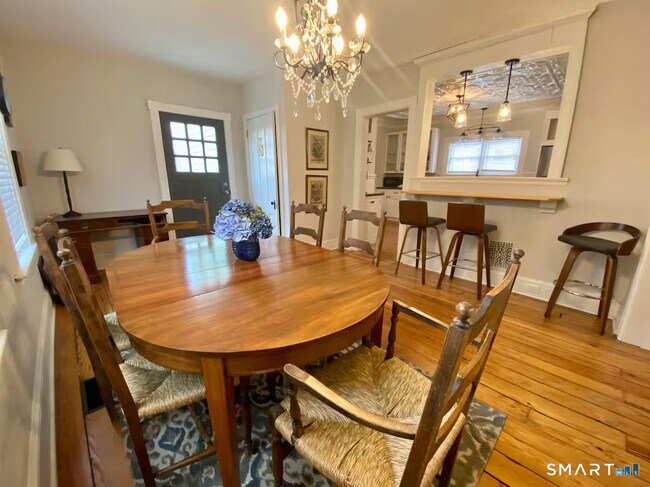 Building Photo - 27 Quintard Ave