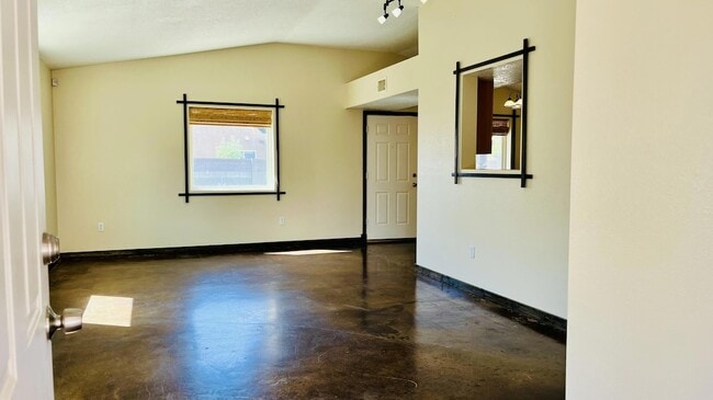 Building Photo - 5600 Mesa Ridge Rd NW