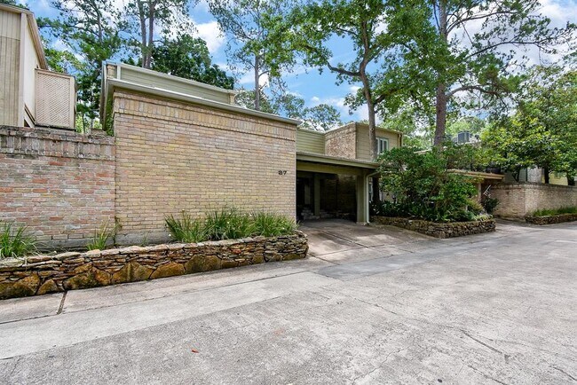 Building Photo - 201 Vanderpool Ln
