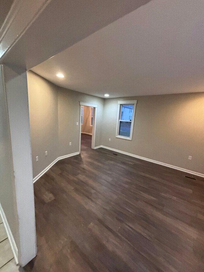 Building Photo - 165 Sharpe St