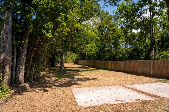Building Photo - 2502 Sharondale Dr