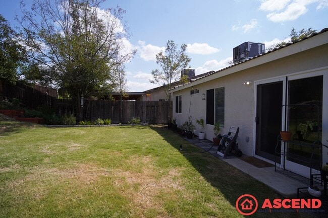 Building Photo - Beautiful Home Off Merle Haggard Dr!