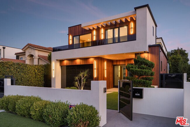 Building Photo - 14822 Hesby St