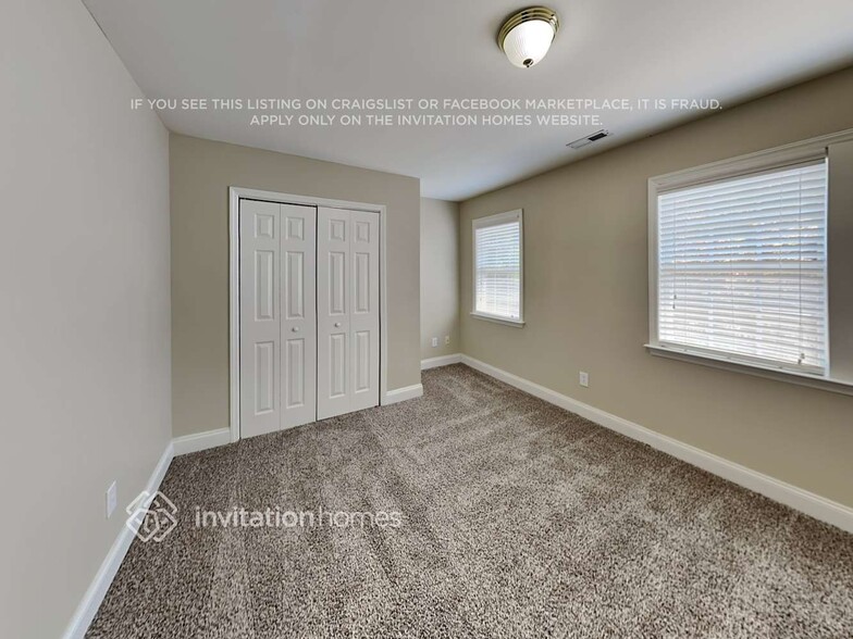 Building Photo - 2611 Meadow Ln