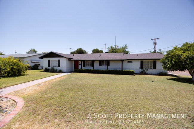 Primary Photo - 723 W Cactus Wren Dr