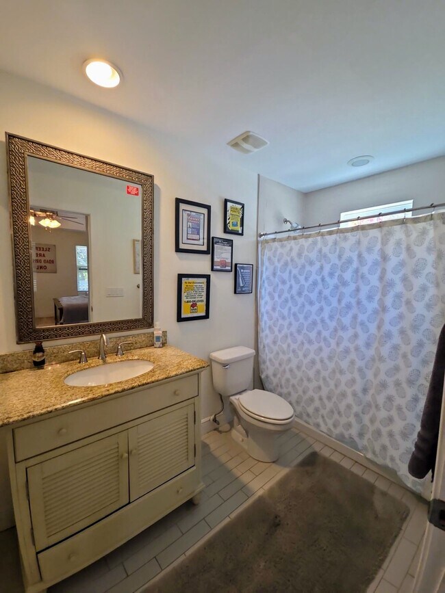 Building Photo - 857 10th Ave S