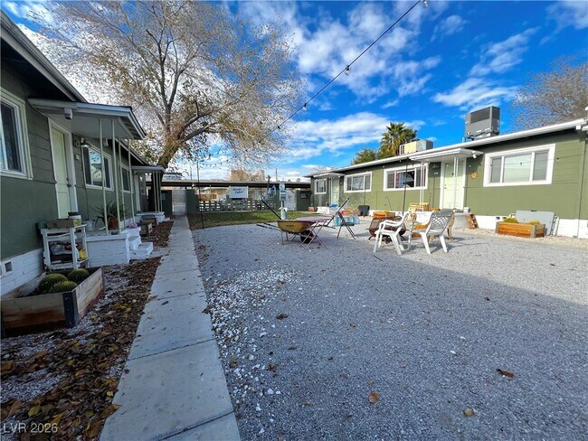 Building Photo - 225 S 10th St