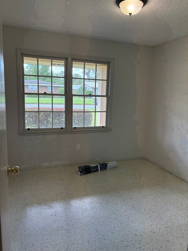 Building Photo - 3226 Rosewood Ave