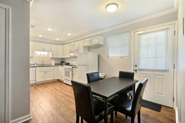 Building Photo - 2008