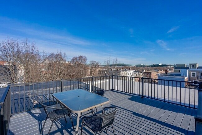 Building Photo - 206 Bunker Hill St