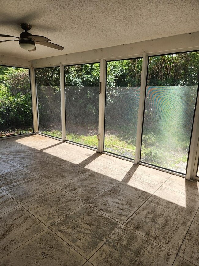 Building Photo - 107 18th Ave S