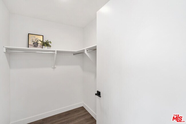 Building Photo - 6144 Whitsett Ave