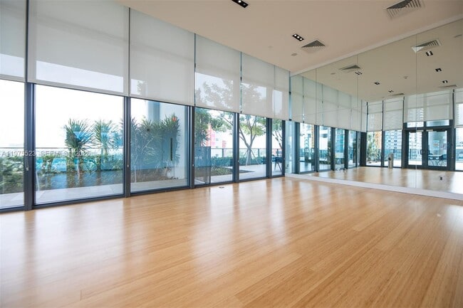 Building Photo - 1600 NE 1st Ave