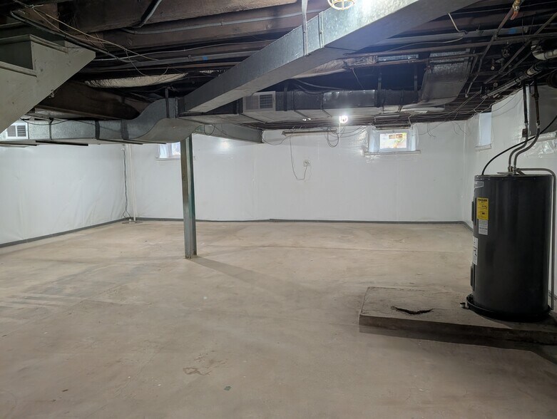 Basement 1 - 1109 W James St