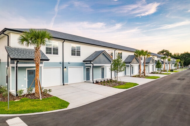 Lake Tavares Townhomes Exterior - Lake Tavares Townhomes