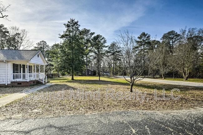 Building Photo - 144 Parkwood Cir