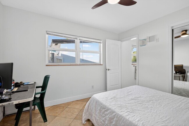 Building Photo - 4540 SW 28th Terrace