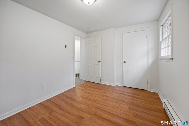 Building Photo - 9 Maple Ave