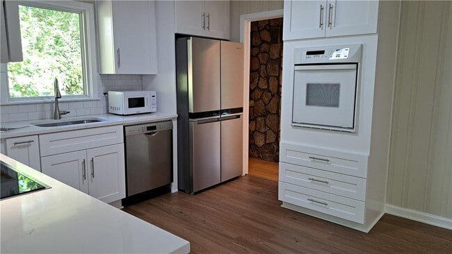 Building Photo - 1176 Converse Dr NE