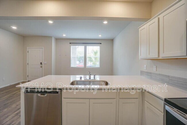 Building Photo - 2628 NE 117th Pl