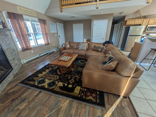 Building Photo - 291 Ash St