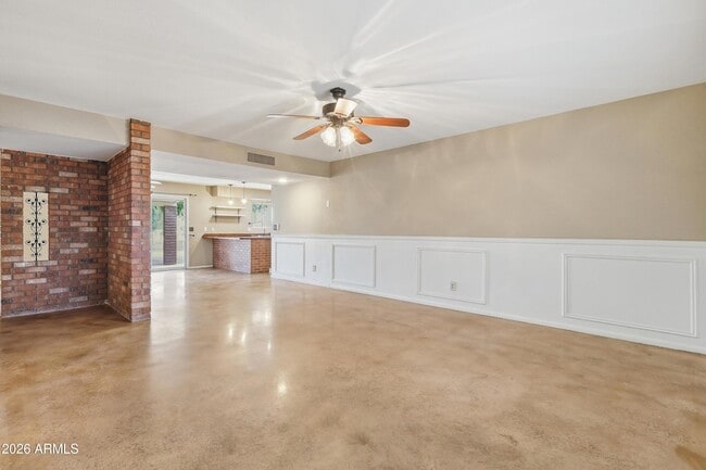 Building Photo - 620 S Essex Ln