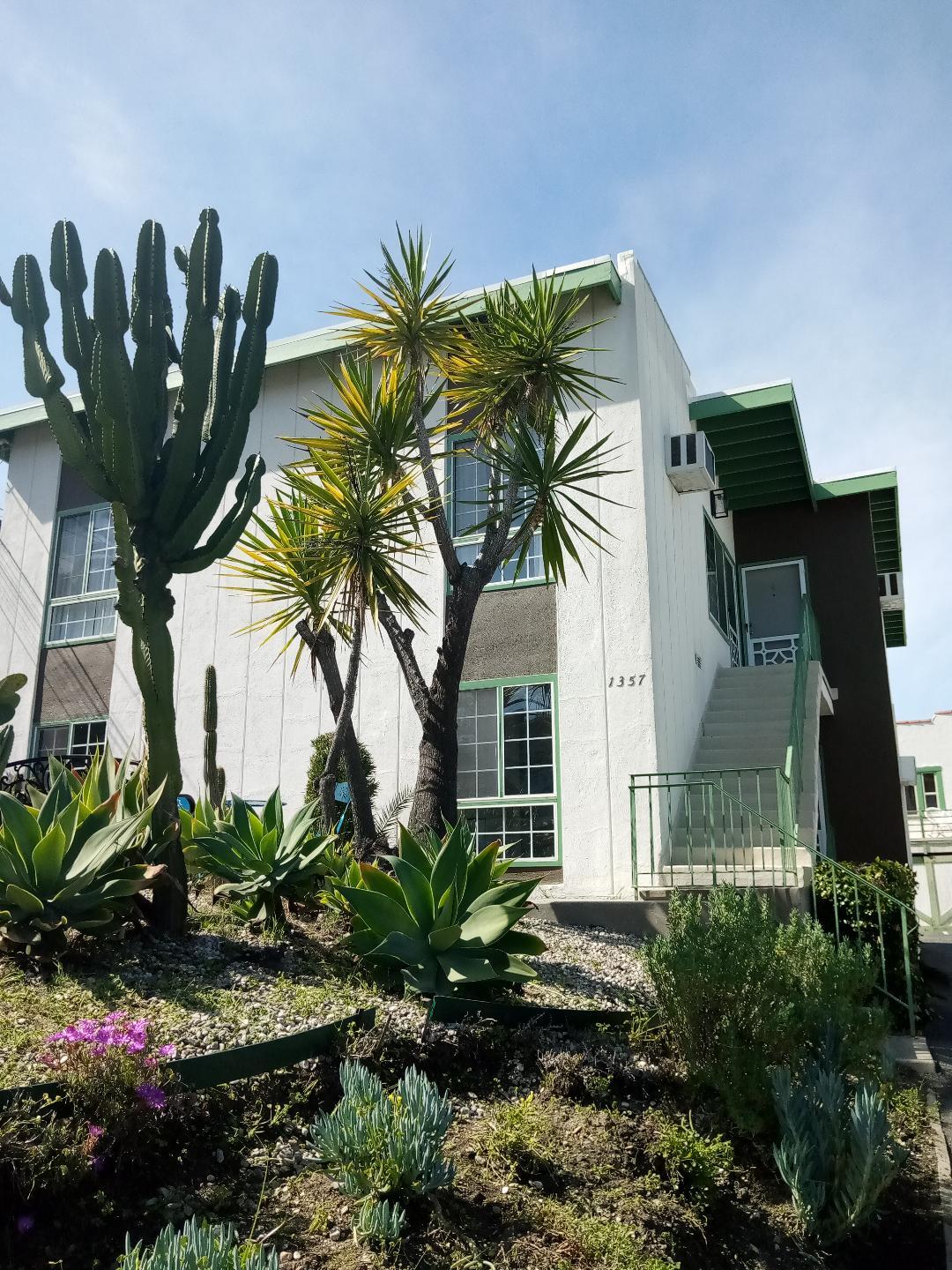 Building Photo - 1357 Edgecliffe Dr