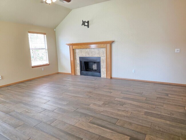 Building Photo - Great Home in Edmond School District + Ref...
