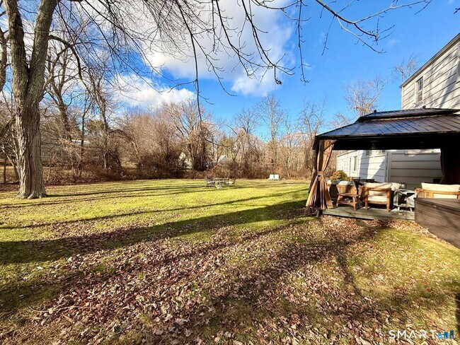 Building Photo - 12 Belaire Dr