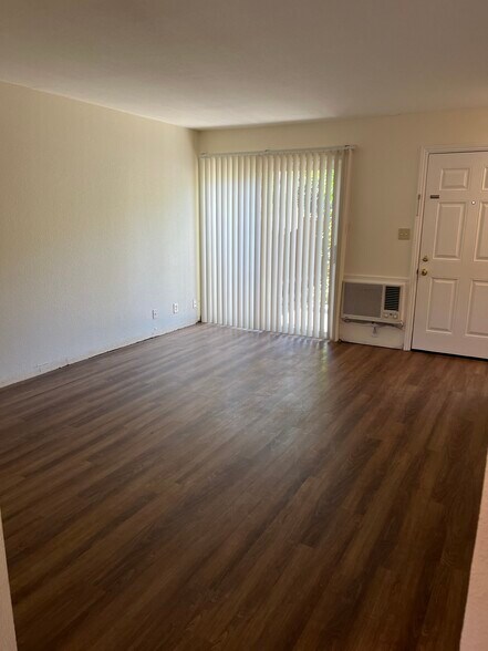 Living room - 1919 Ygnacio Valley Rd