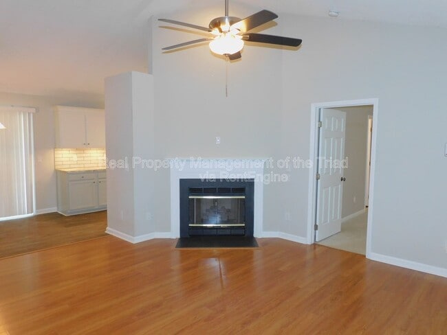 Building Photo - 2988 Butterwood Dr