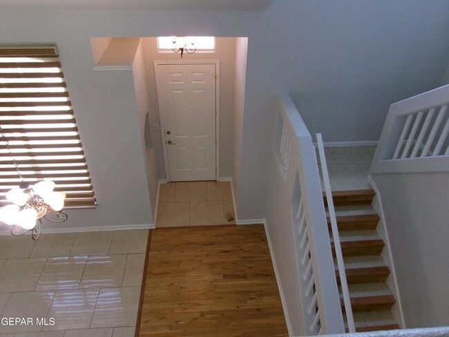 Building Photo - 4200 Camelot Heights Dr