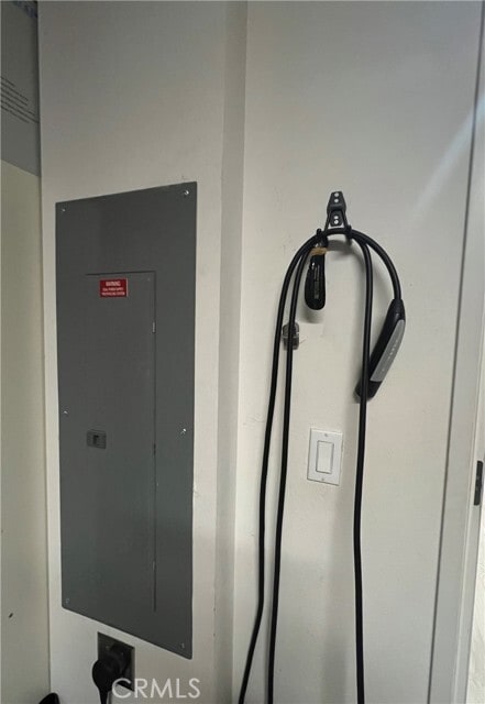 Building Photo - 5861 Rostrata Ave