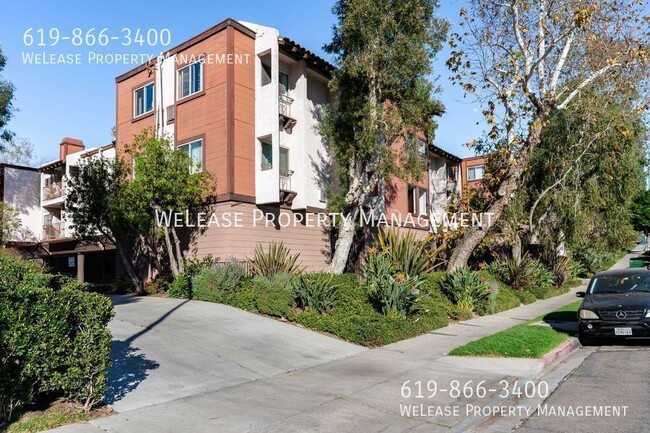 Building Photo - 2 bed 1 bath Sunny top floor end unit in G...