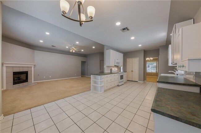 Building Photo - 15831 W Dorman Dr