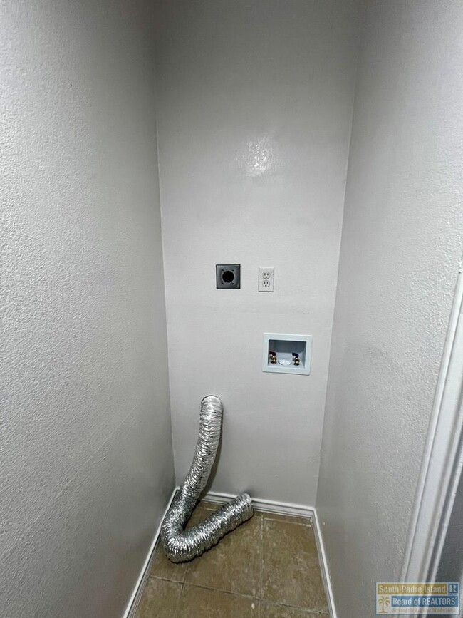 Building Photo - 2656 Malta St