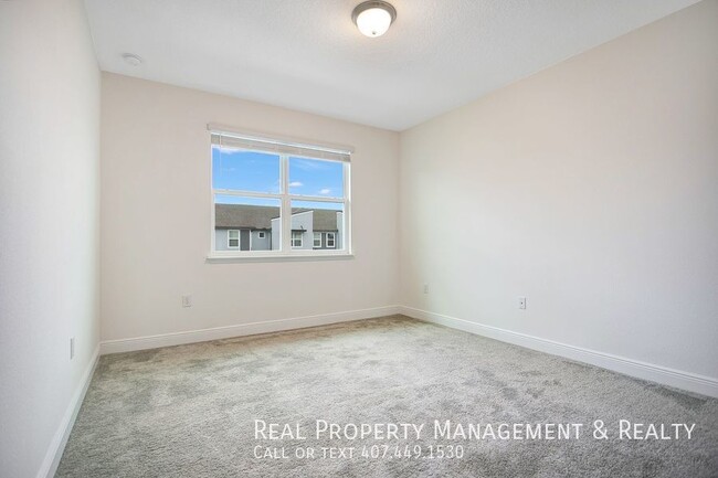 Building Photo - 3 BR / 2.5 BA Townhouse In Hawks Crest