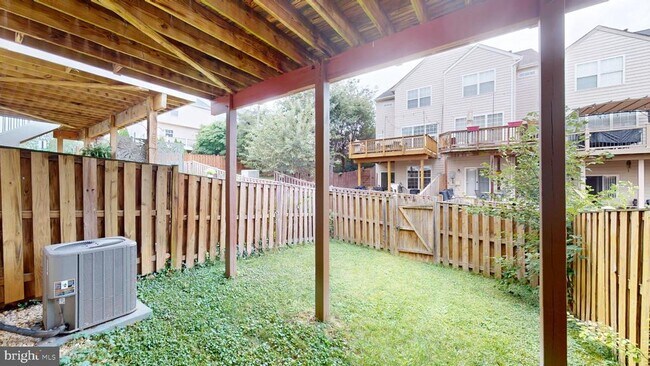 Building Photo - 502 Legrace Terrace NE