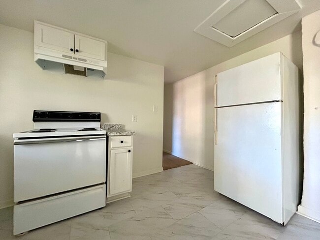 Building Photo - 532 E Iredell Ave