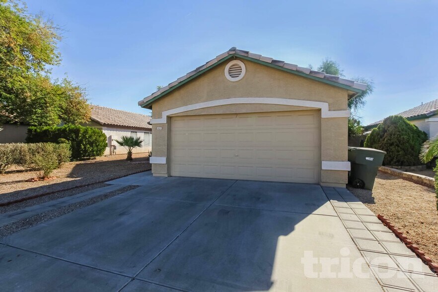 Building Photo - 4127 W Solar Dr