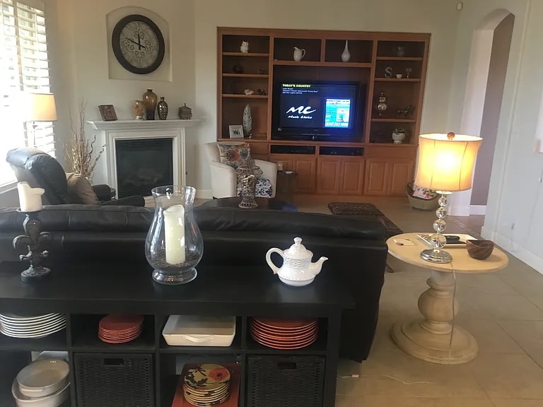 Family Room - 1098 Columbus Way